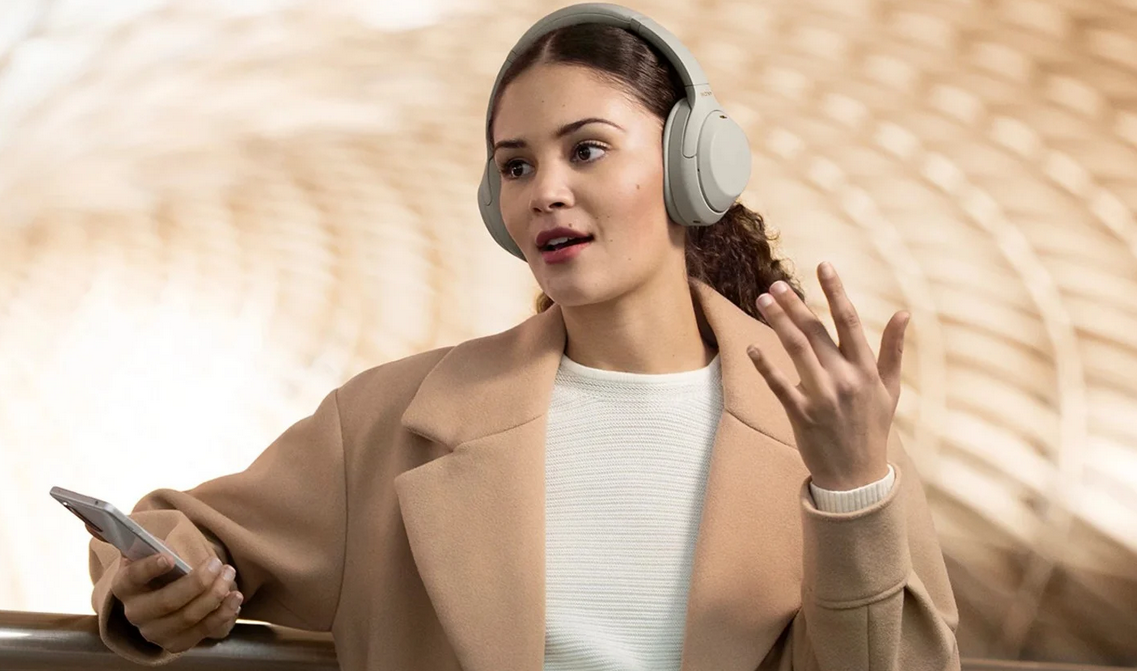 Huawei’s noise-canceling headphones called the Freelace Pro were introduced